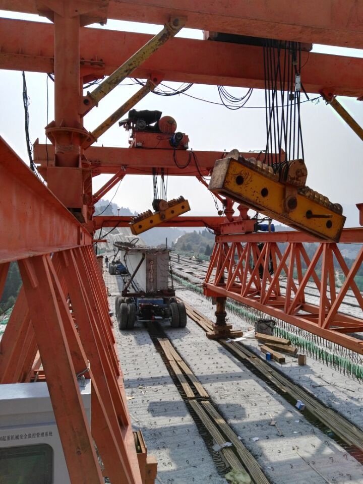 湖南湘西架橋機監(jiān)控系統(tǒng)現(xiàn)場安裝圖七
