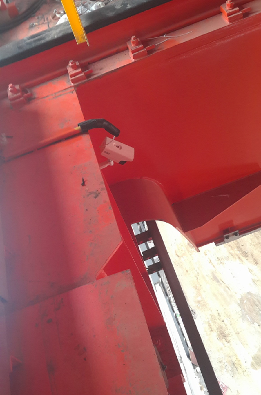 武漢順樂不銹鋼廠現(xiàn)場(chǎng)安裝橋式冶金吊安全監(jiān)控系統(tǒng)項(xiàng)目